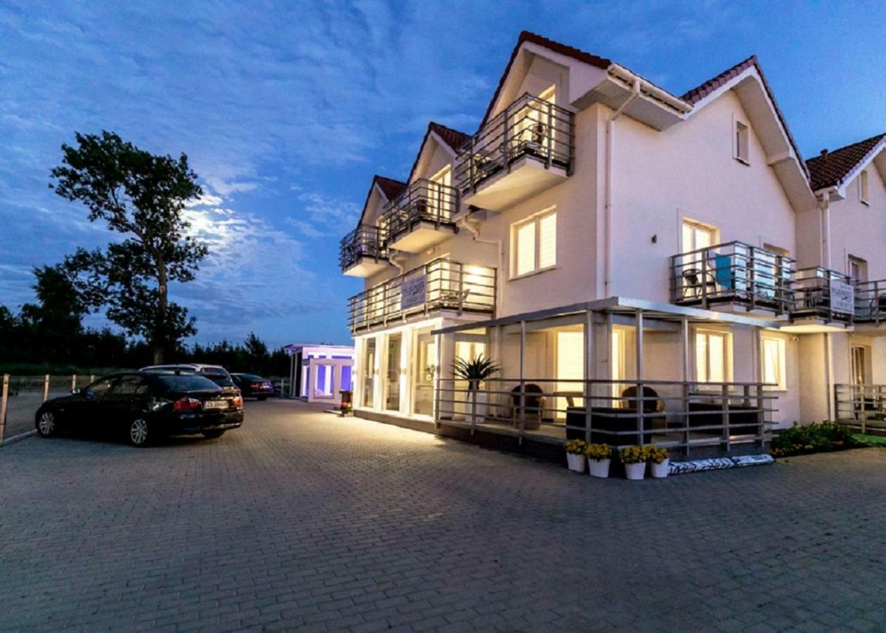 Palisander Z Widokiem Na Morze Trzęsacz Exterior foto