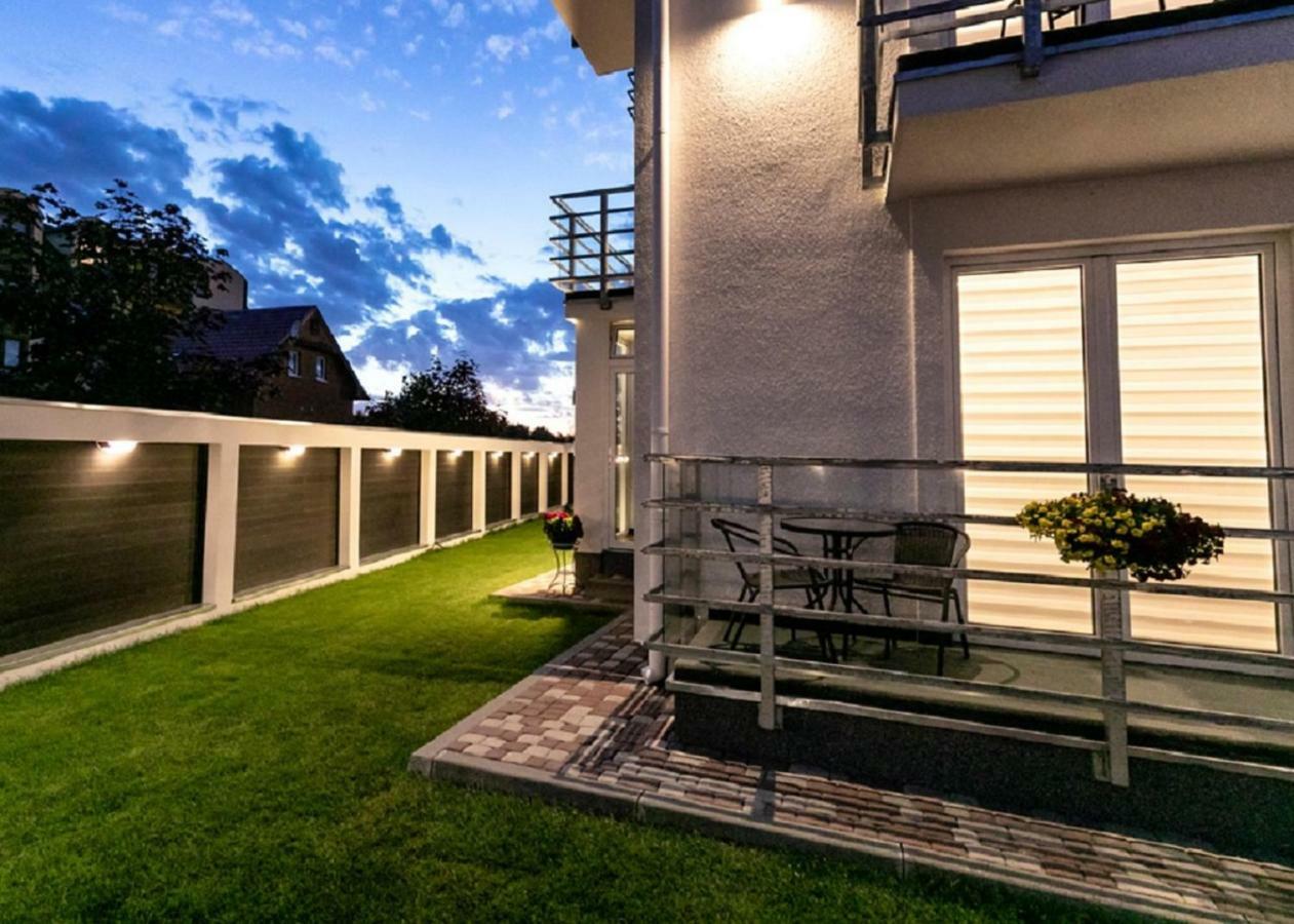 Palisander Z Widokiem Na Morze Trzęsacz Exterior foto